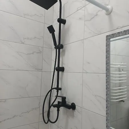 неподалік вокзалу *