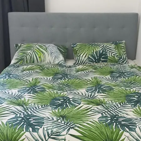 неподалік вокзалу Lviv