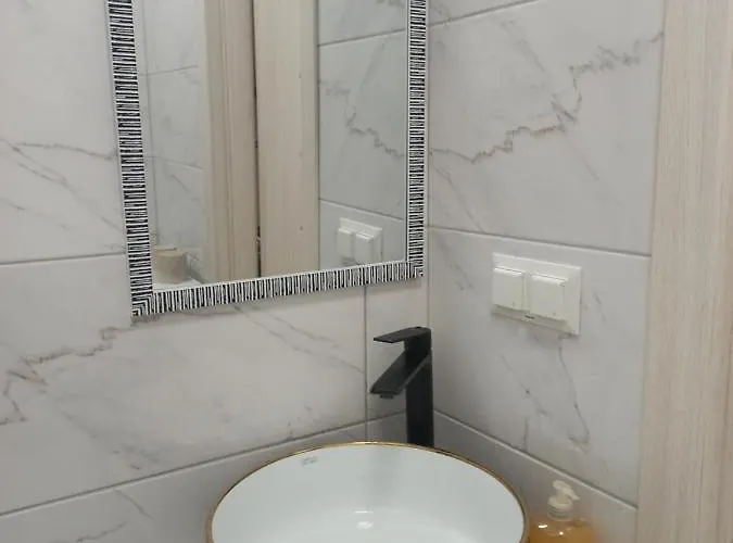 неподалік вокзалу Lviv