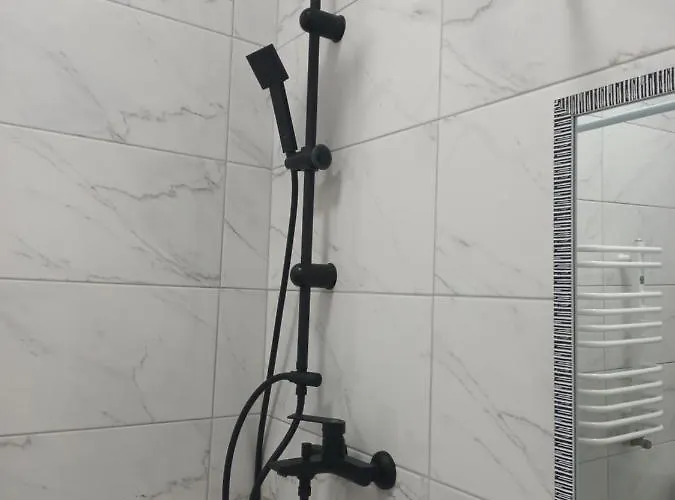 неподалік вокзалу *