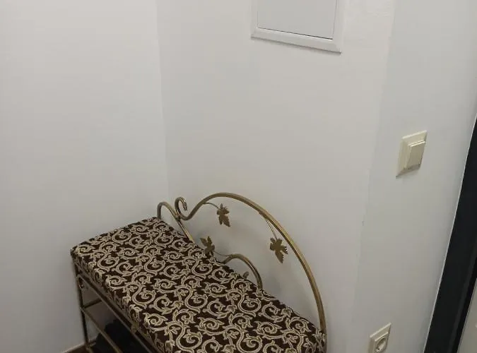 неподалік вокзалу *