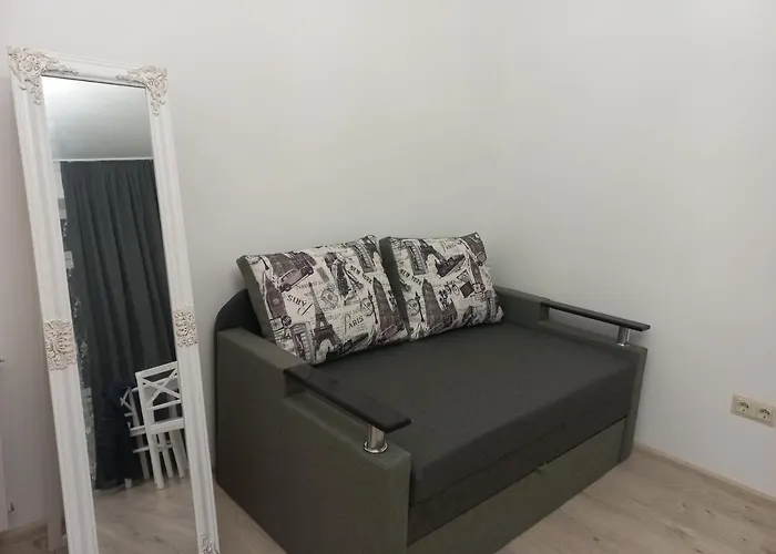 неподалік вокзалу Lviv