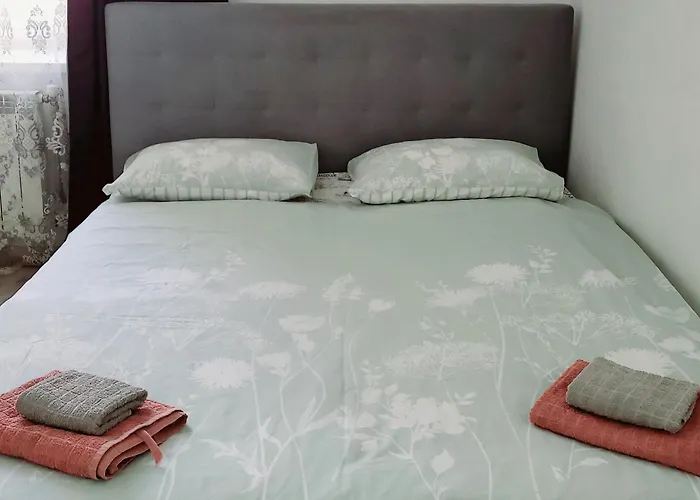 неподалік вокзалу