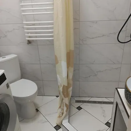 неподалік вокзалу * إلفيف